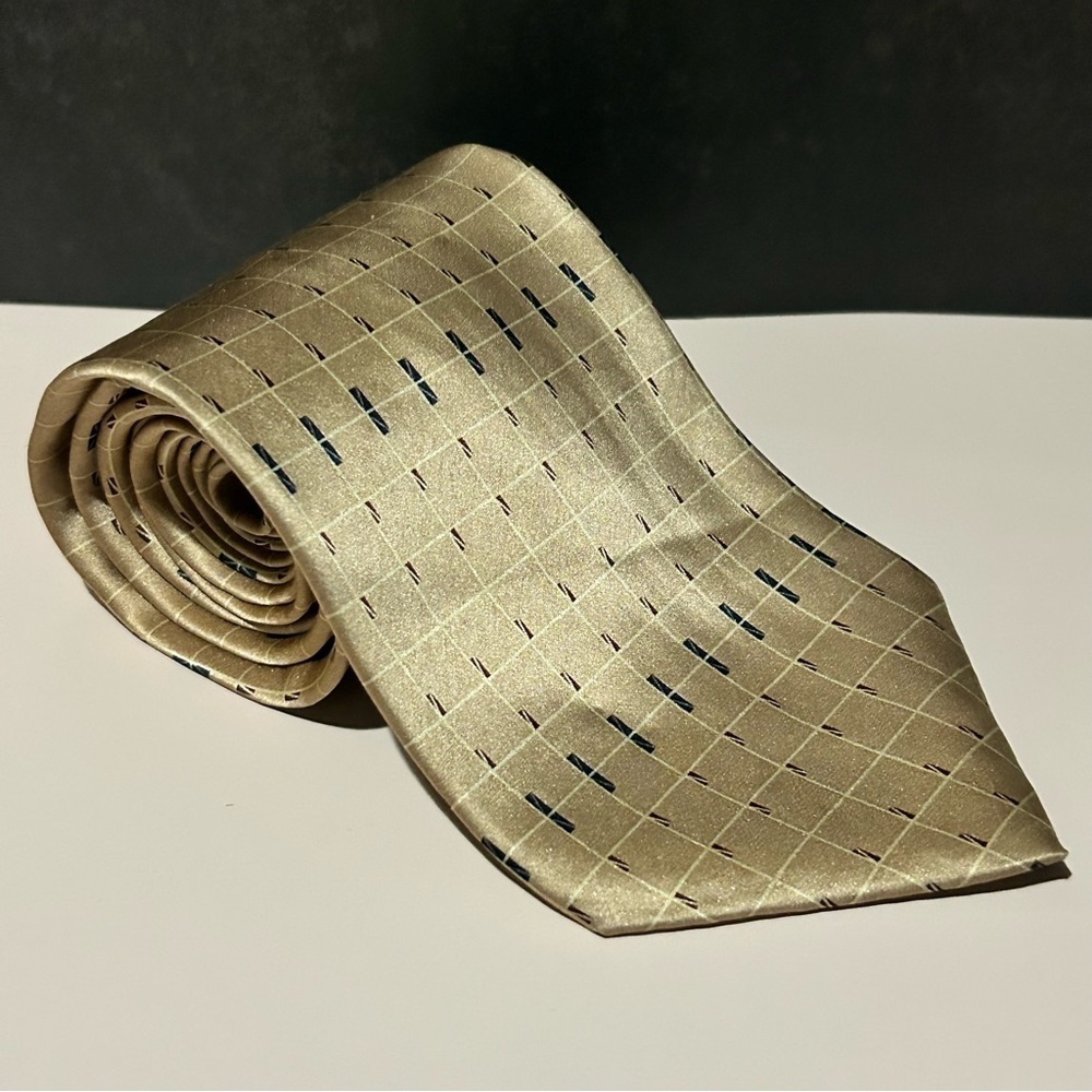 DKNY 100% Silk Gold and Black Patterned 59” Men’s Tie